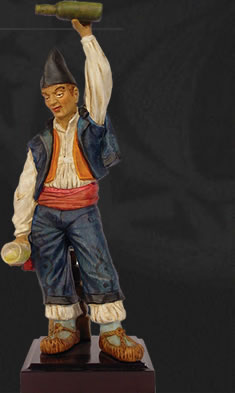 Escanciador de sidra con traje regional asturiano